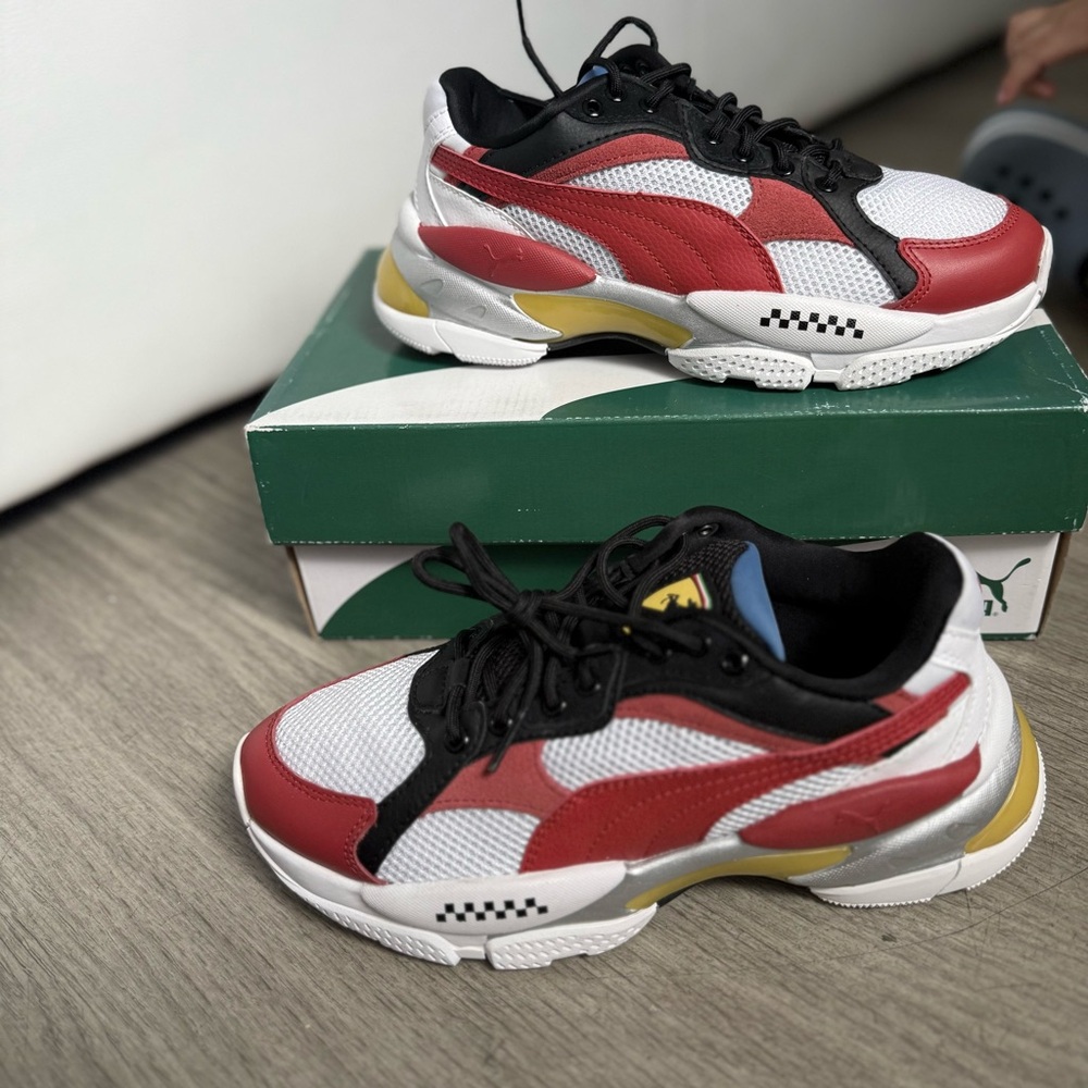 Ferrari SF Cell Epsilon puma sneakers/ red and white/ size 4.5